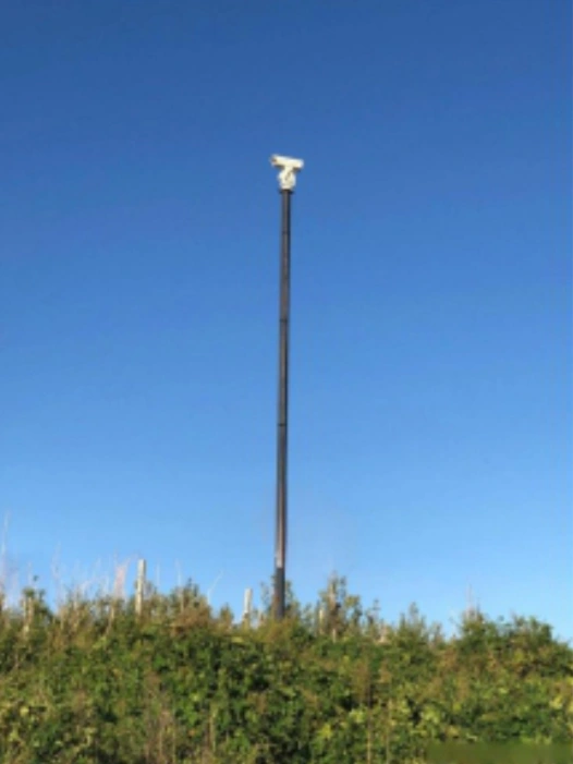 Installation sur poteau au champ